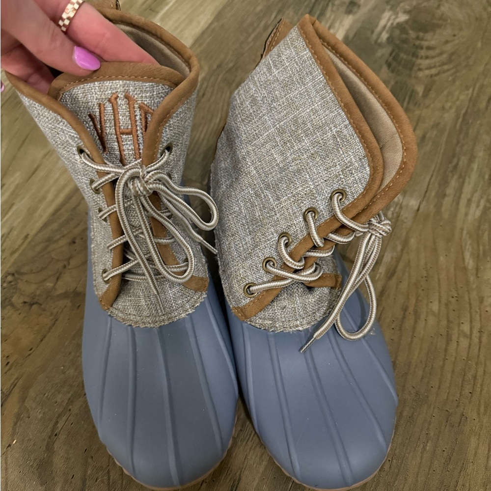 Duck boots